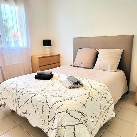 Logement Thermale Et De Tourisme Les Acacias 6 Жонзак Екстер'єр фото